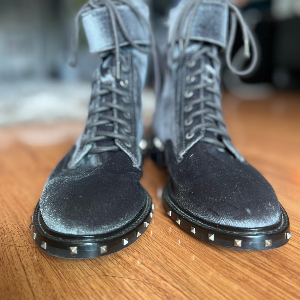 Vince Camuto  boots size 38